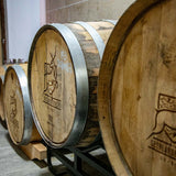 Whiskyfässer mit WUYD Whisky stehen im Lager der Oberlandbrennerei in Lenggries.